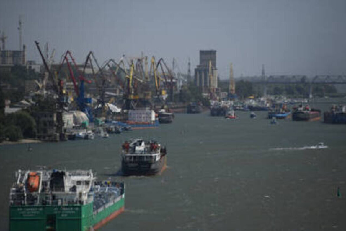 Ukrainian drone attack on grain ships kills five (VIDEO)