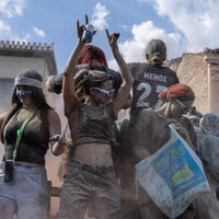 Lent season announced with customary ‘flour war’ in Greece’s Galaxidi