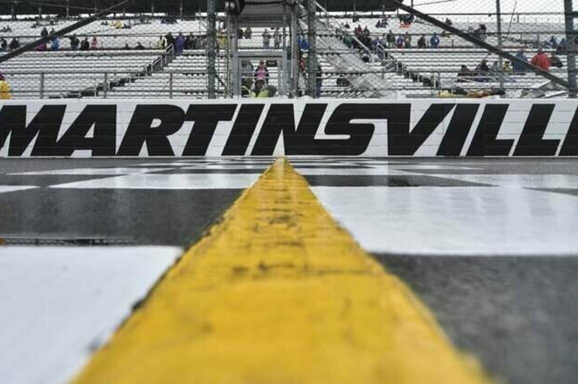 Championship chasers can't count on help at Martinsville