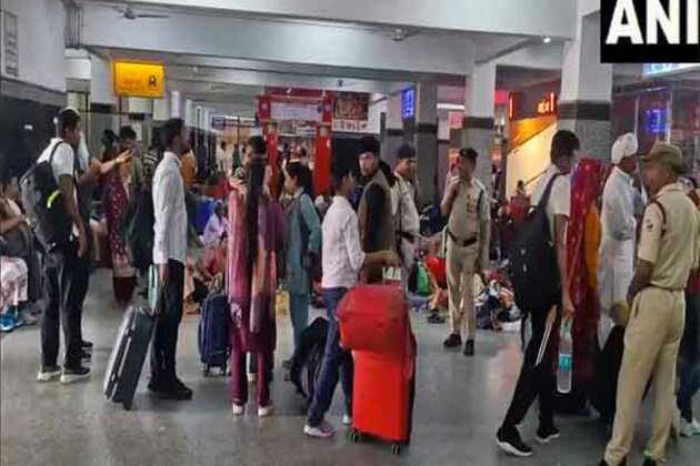 Tourism Ministry calls for assistance from service providers for stranded tourists following Pahalgam attack