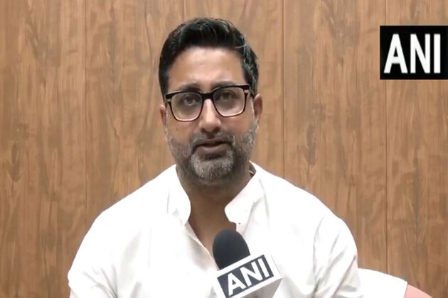 "Congress, RJD have blindfolded themselves in pursuit of politics...", says UP Minister Danish Azad Ansari