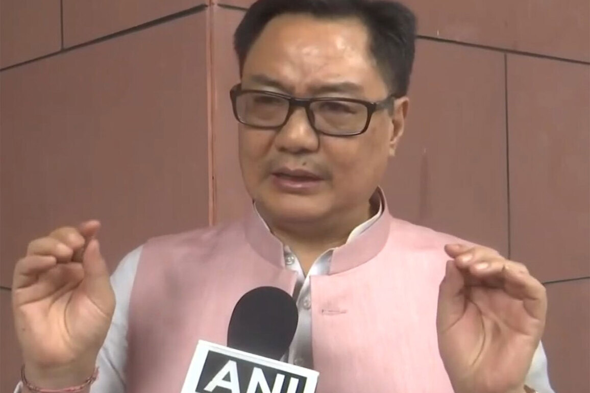 "Congress leaders should be questioned": Kiren Rijiju accuses Rahul Gandhi, Sonia Gandhi of meeting Maoist-linked leaders