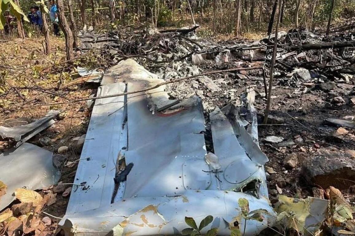 2 pilots killed in military trainer aircraft crash in N. Thailand