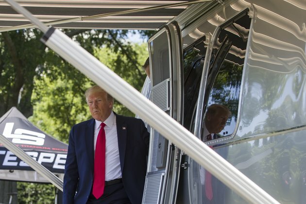 Trump Signs Order to Make American-made Goods More American