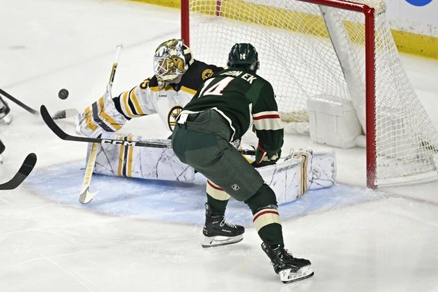 David Pastrnak leads balanced Bruins attack in 5-2 win over Wild