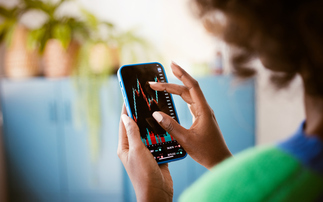 Female investment ISA holders urged to take more 'active approach'