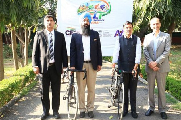 Mansukh Mandaviya unveils logo of World's first franchise based "Cycling League of India"
