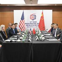 Chinese FM calls for joint efforts in finding right way for China, U.S. to get along