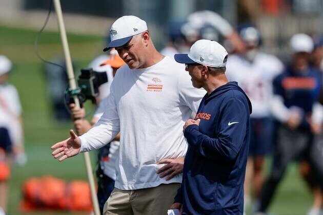 Reports: Broncos fire OC Joe Lombardi