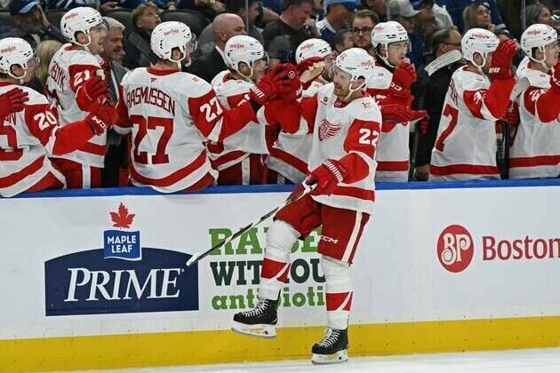 NHL roundup: Red Wings earn last-minute win over Leafs