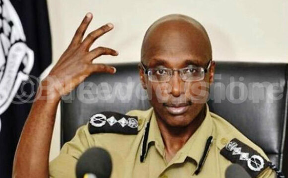 Kayihura akulira poliisi ya Uganda Kayihura akulira poliisi ya Uganda