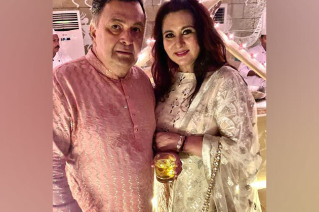 Poonam Dhillon recalls how Rishi Kapoor could sing sad songs with a smile