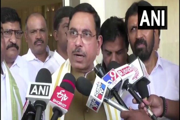 "CM, Deputy CM should resign right now": Union Minister Pralhad Joshi on Bengaluru stampede