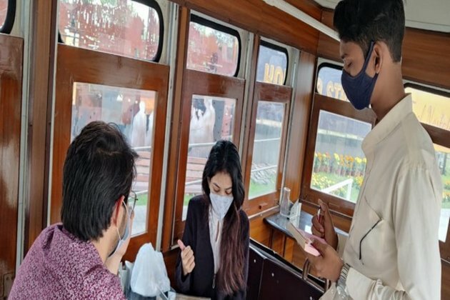 Kolkata: Now you can enjoy food inside Tram