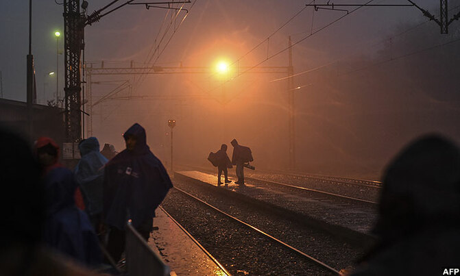 Snow makes migrants' journey through Europe even harder Snow makes migrants' journey through Europe even harder