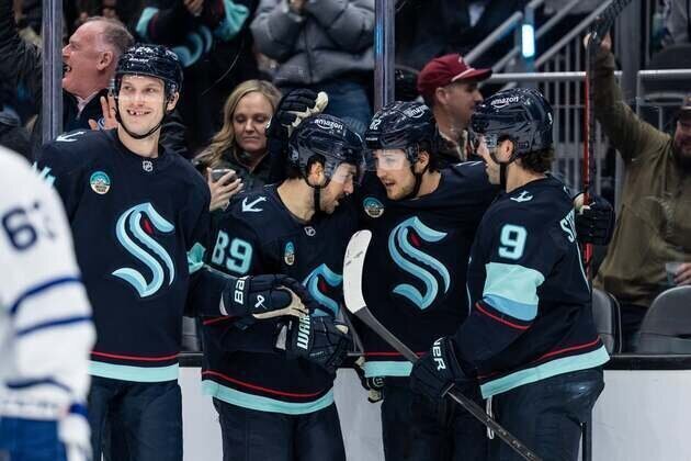 Shane Wright's 2-goal effort steers Kraken past Maple Leafs