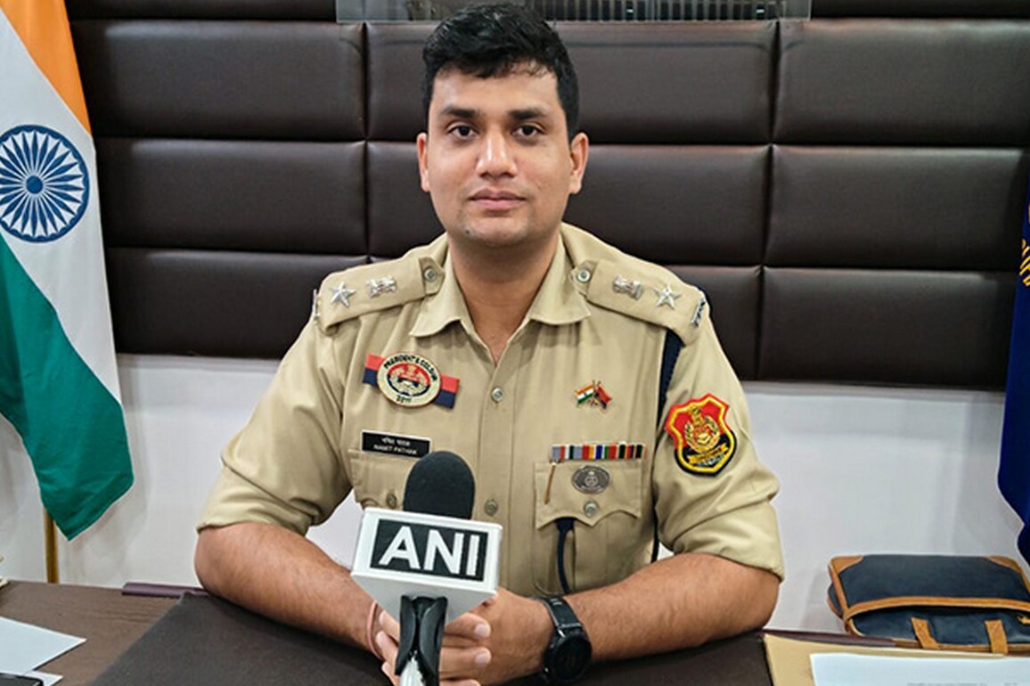 West Agartala Police recovers and returns 27 stolen mobile phones
