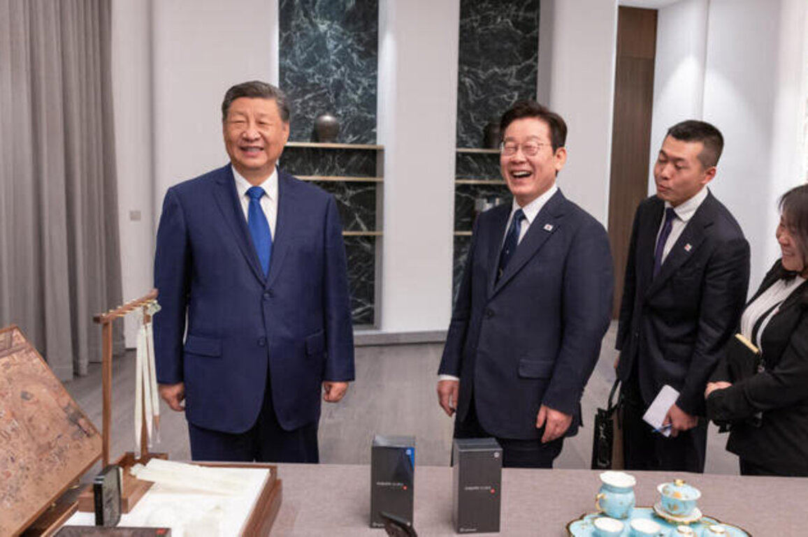 Xi jokes about spying with Chinese phone gift for South Korea's Lee