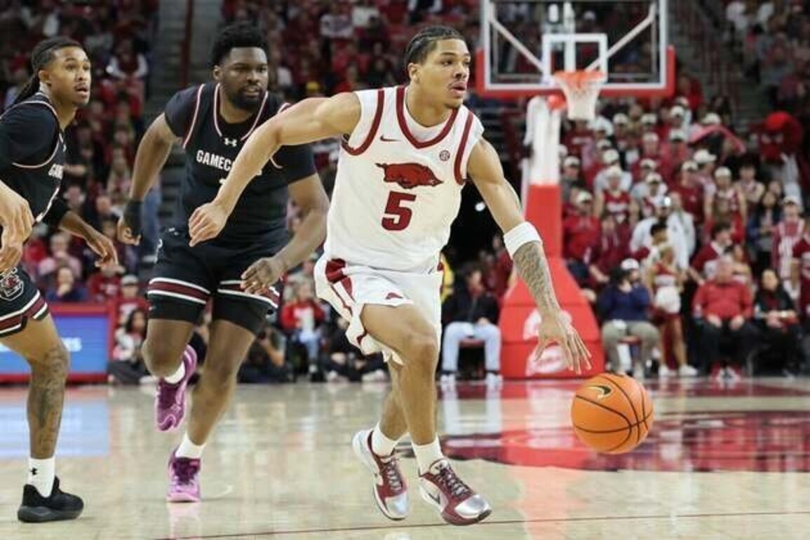No. 15 Arkansas puts perfect home record on line vs. Kentucky