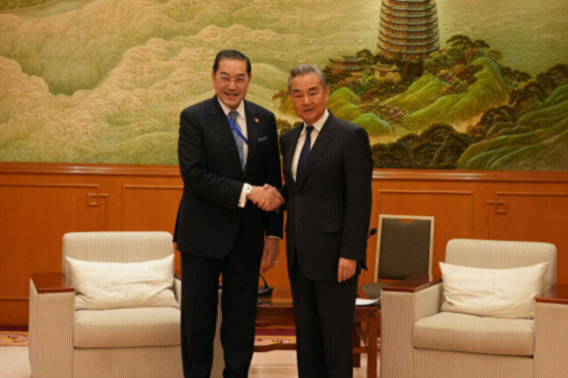 Chinese FM meets chairman of Asian Peace and Reconciliation Council