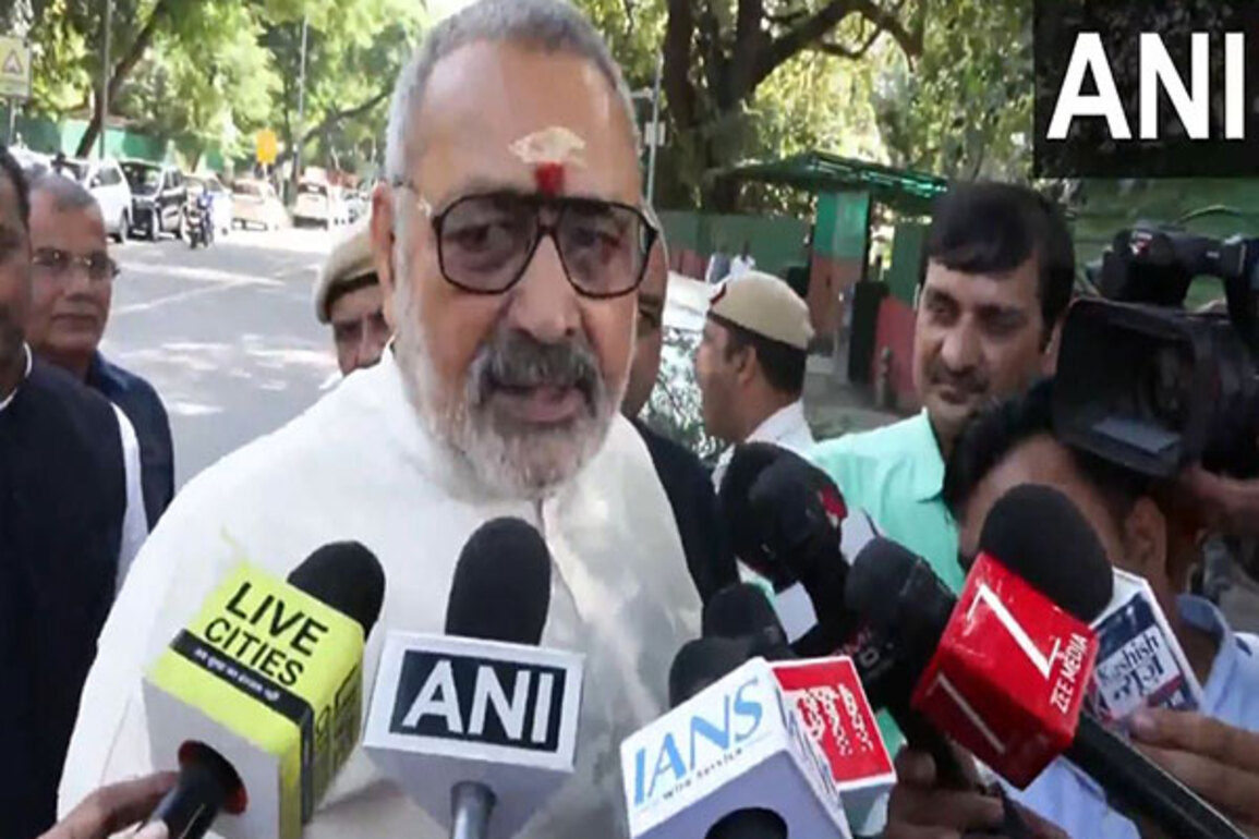 'Met fodder scam convict and talks about morality': Giriraj Singh slams VP candidate Sudershan Reddy