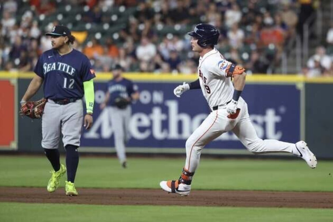 Zach Cole pushes Astros past Mariners in 10th inning