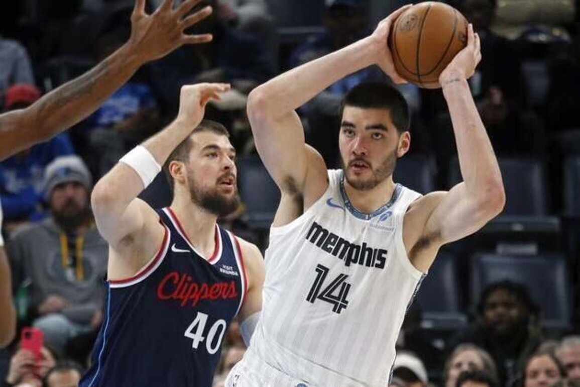 Grizzlies' Zach Edey (ankle) to be re-evaluated in 4 weeks