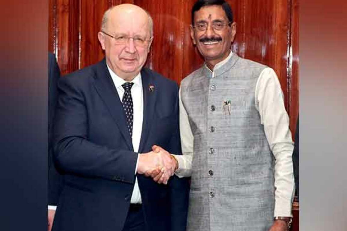 Raksha Rajya Mantri meets Commissioner for Defence & Space, European Commission
