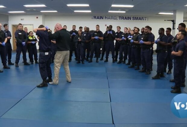 Police Departments Across US Dig Deeper to Attract Recruits