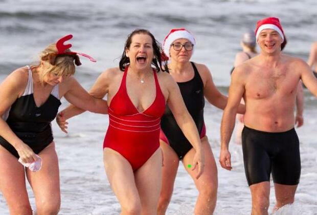 Dubliners brave 'very cold' Christmas sea swim in Ireland