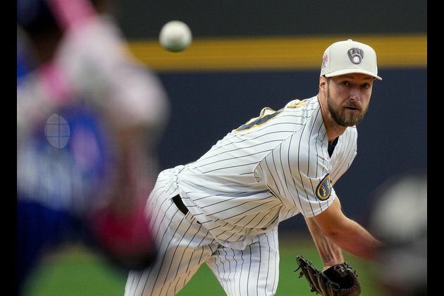 Reds look to even home series against Brewers