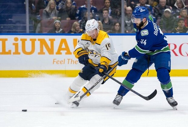 Juuse Saros stops 27 shots as Predators blank Canucks