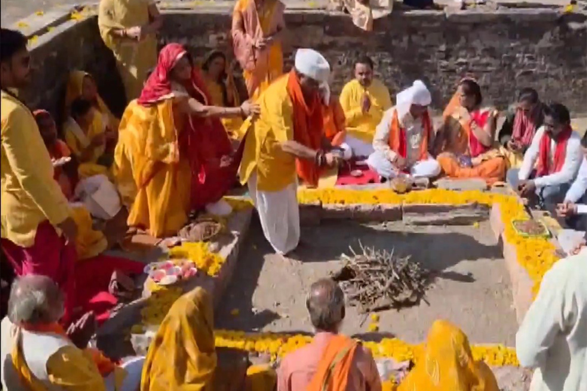 Devotees perform hawan in Bhojshala complex following MP High Court verdict