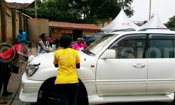 Hundreds grace car wash fundraiser to save mother with kidney illness Hundreds grace car wash fundraiser to save mother with kidney illness