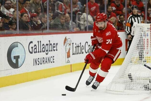Soaring Red Wings face another hot team in Islanders