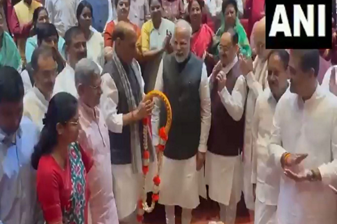 PM Modi felicitated by MPs in NDA Parliamentary party meeting