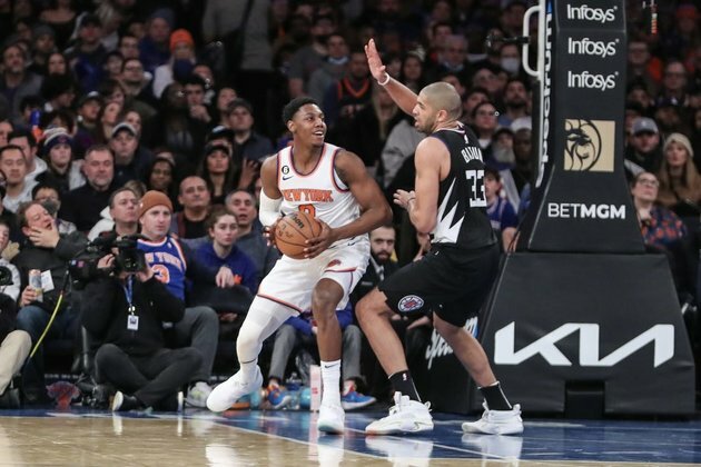 Knicks host Sixers, look to rebound from disappointing defeat