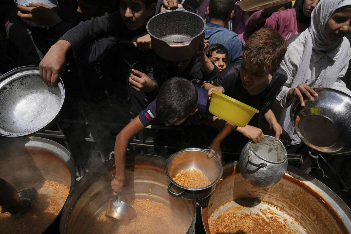 A surge in looting in Gaza is reported by witnesses and aid groups  and World