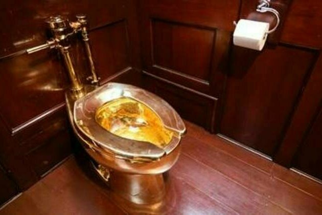 Gang convicted of stealing solid gold toilet named 'America' (PHOTO)