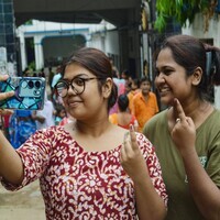 West Bengal records sizeable voter turnout of 39.9% at 11 am in phase 2 of polling