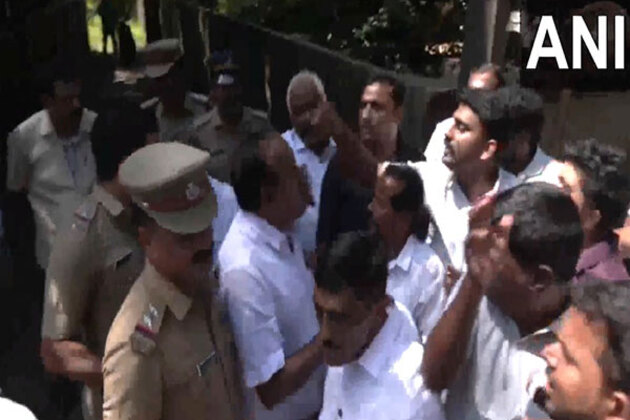 DYFI protests outside residence of VD Satheesan after Congress MLA accused of "obscene conduct"