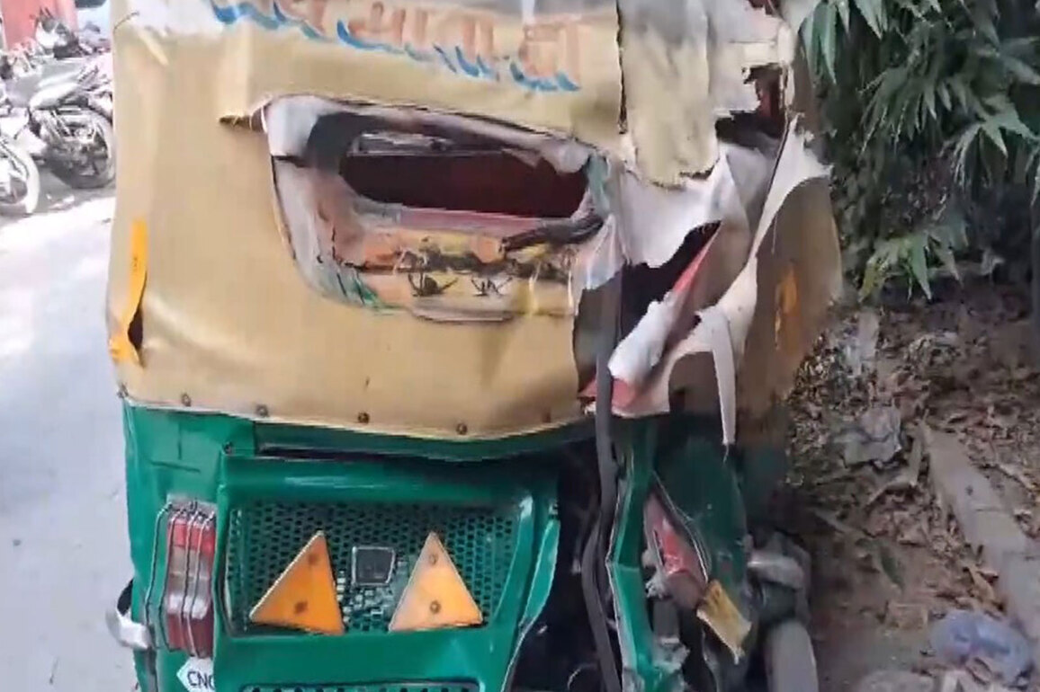 New Delhi: Speeding car hits autorickshaw near Asita Park; leaves driver and two children injured