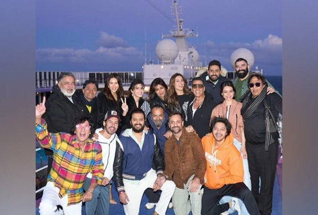 Akshay Kumar, Fardeen Khan, Abhishek Bachchan pose with 'Housefull 5' team on a cruise