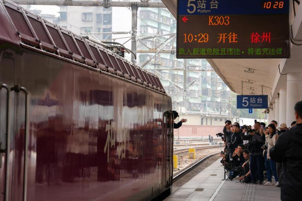 Economy & Life | Last conventional train departs from S China's Guangzhou Railway Station