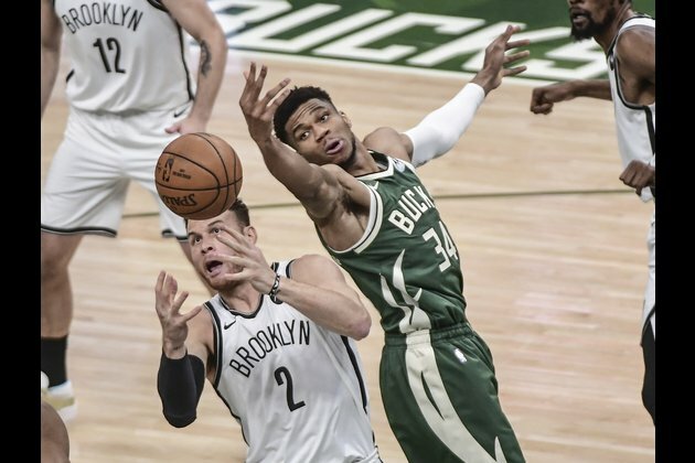 Jrue Holiday delivers game-winner as Bucks take Game 3 from Nets