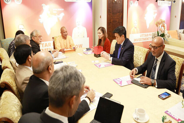 Singapore: CM Yogi meets DBS Bank CEO; discusses investment in financial, green energy sectors