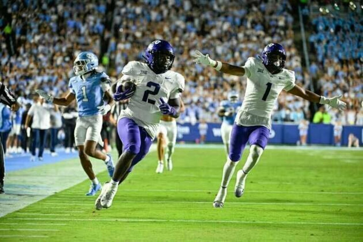 TCU RB Kevorian Barnes appears to injure leg against Abilene Christian