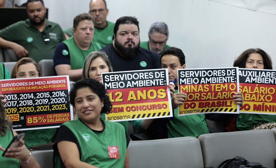 Servidores em greve participam de audiência na ALMG