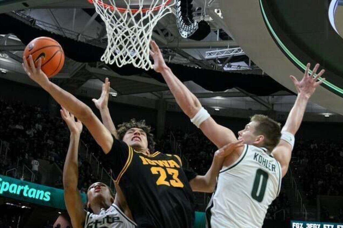 No. 7 Michigan State smothers Iowa in Big Ten opener