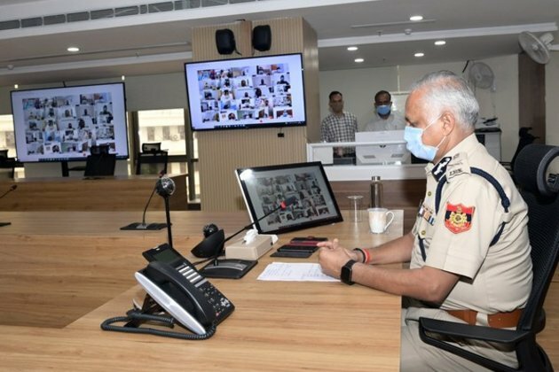 Delhi Police Commissioner reviews lockdown implementation